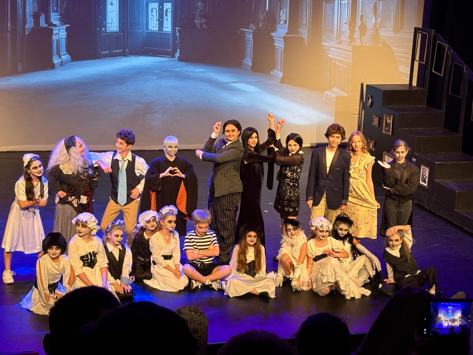 costume-addams 16